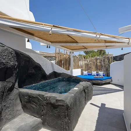 Soil Of Sun Luxury & Resort Megalochori (Santorini)